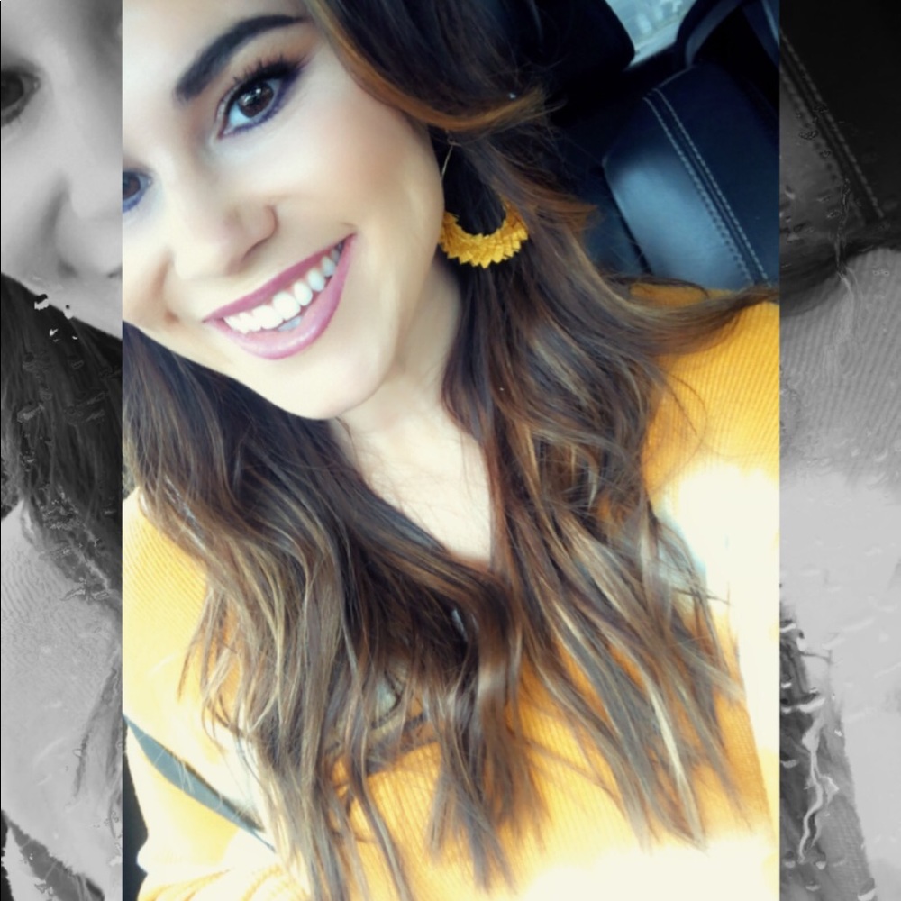 Meet your Posher, Melanis